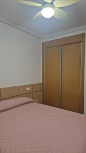 Postel nebo postele na pokoji v ubytování Apartamento 2ª Línea-Oropesa del Mar