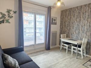 a living room with a couch and a table at Le Nélaton #Confort in Clermont-Ferrand