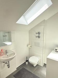 Koupelna v ubytování Modern Flat Karlsruhe - Waschmaschine, Fußbodenheizung, Regendusche