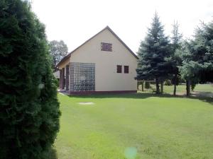 A garden outside Holiday home in Balatonmariafürdo 19576