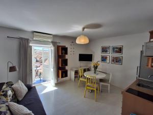 TV a/nebo společenská místnost v ubytování MAKARUN Town Center