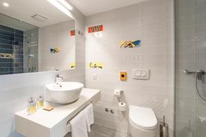 Um banheiro em Pharos Hvar Bayhill Hotel