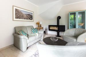 a living room with two couches and a tv at Ostseeschnäpel in Dierhagen
