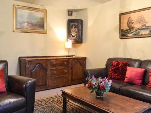 a living room with two couches and a coffee table at Tudor House in Easingwold