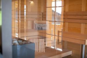 Fotografie z fotogalerie ubytování Traumhaftes Chalet mit Sauna und Whirlpool Refugium am Rehberg v destinaci Drachselsried