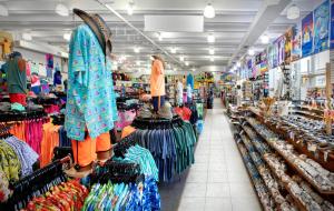 Supermarket nebo jiné obchody v  hotelu nebo okolí