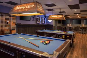 Biliár nebo kulečník v ubytování La Quinta Inn by Wyndham Cocoa Beach-Port Canaveral
