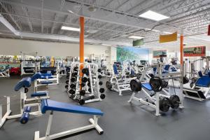 Fitness centrum a/nebo fitness zařízení v ubytování La Quinta Inn by Wyndham Cocoa Beach-Port Canaveral