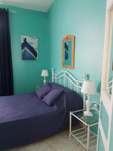 Ένα ή περισσότερα κρεβάτια σε δωμάτιο στο Maison 3 chambres , terrasse plein sud, 5 mn de la plage et foret