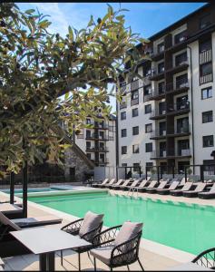 Bazén v ubytování PLAVA ZVEZDA ZLATIBOR apartman u kompleksu Titova vila Zlatibor nebo v jeho okolí