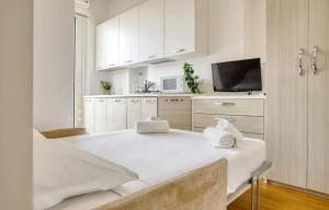 Ένα ή περισσότερα κρεβάτια σε δωμάτιο στο Monolocale in Centro Milano - AC - WiFi