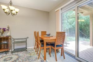 哥伦比亚Less Than 25 Mi to Downtown Baltimore and DC Apt with Deck的相册照片
