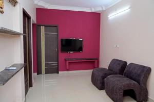 Televisyen dan/atau pusat hiburan di Yathra Homes Kanchipuram +5 gambar