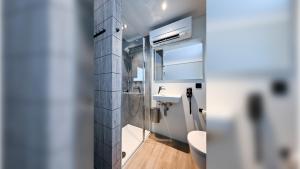 a bathroom with a toilet and a sink at Roatel Wörnitz A7 my-roatel-com in Wörnitz