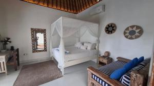 Postel nebo postele na pokoji v ubytování LA MEDDIAN Sunset VIEW 1 private bed room