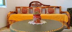a table with a vase on top of a bed at Aliori art caves in Aegiali