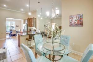 Kuchyň nebo kuchyňský kout v ubytování Family Home Less Than 10 Mi to Flagler Beach WFH Ready!