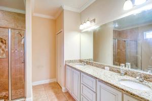 Koupelna v ubytování Family Home Less Than 10 Mi to Flagler Beach WFH Ready! + 21 fotografií