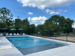 Bazén v ubytování Camping Onlycamp Vauban nebo v jeho okolí