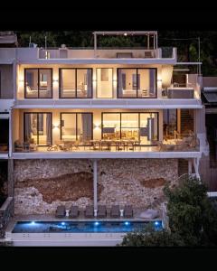Πισίνα στο ή κοντά στο Elysian Shores Beachfront Villa