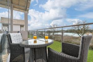 Balkón nebo terasa v ubytování The Summer House HM101 Lower Mill Cotswolds