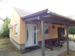 Hoone, kus puhkemaja asub