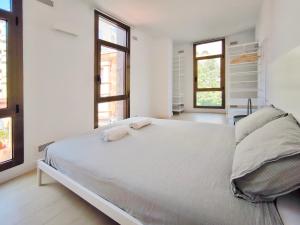 Postel nebo postele na pokoji v ubytování Apartamento céntrico, moderno, Terrassa Rambla