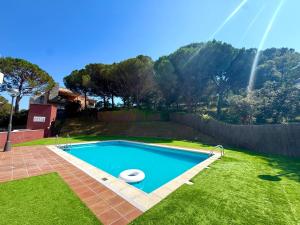 Swimmingpoolen hos eller tæt på Santa Clotilde Family Apartment