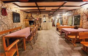 Εστιατόριο ή άλλο μέρος για φαγητό στο Lovely Home In Jesenice With Sauna