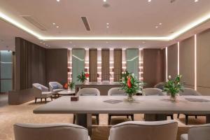 沃德酒店青岛石老人海水浴场国际会展中心店商务区和/或会议室