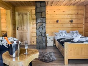 Postel nebo postele na pokoji v ubytování Pensjonat Dzianiszówka - Basen Jacuzzi Sauna + 131 fotografií
