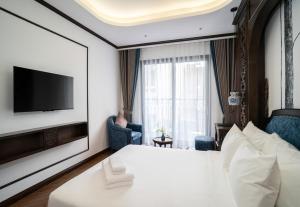 TV a/nebo společenská místnost v ubytování Eli Suites