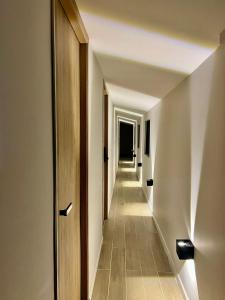 a hallway with a long corridor with a door and a hallwayngth at Cambiante al mar Suites in Playa Bello Horizonte