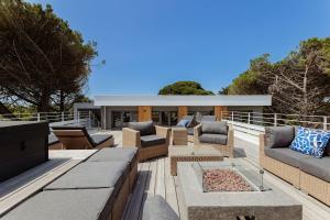 O zonă de relaxare la Villa XO 17 5 étoiles Ile d'Oléron 15 people Jacuzzi 50m de la plage vue mer vue marais