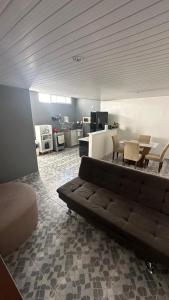 Η κουζίνα ή μικρή κουζίνα στο Quarto das Carambolas 2