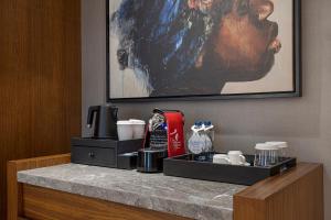 Comodidades para preparar café e chá em Hilton Istanbul Maslak
