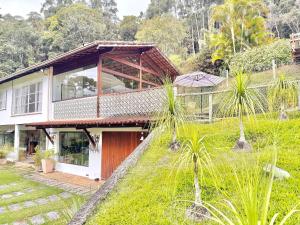 Κήπος έξω από το Casa com vista para as montanhas