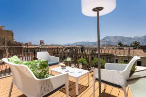 Cảnh núi rừng hoặc tầm nhìn ra núi từ căn hộ