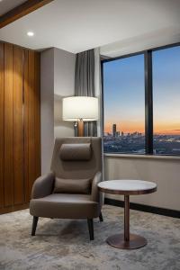 Uma área de estar em Hilton Istanbul Maslak