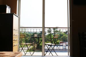 a room with a large window with a table and chairs at Apartament Jasna in Jastrzębia Góra