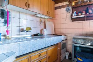 Kuchnia lub aneks kuchenny w obiekcie Apartment Pula 2