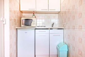 Kuchnia lub aneks kuchenny w obiekcie Apartment Pula 2