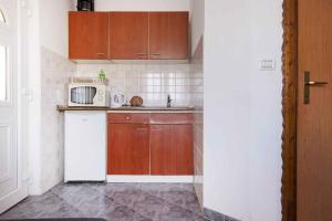 Kuchnia lub aneks kuchenny w obiekcie Apartment Pula 2