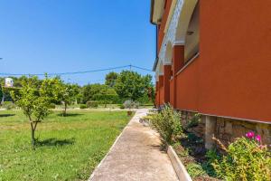 Ogród w obiekcie Apartment Pula 2