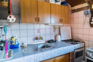 Kuchnia lub aneks kuchenny w obiekcie Apartment Pula 2