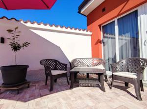 Patio lub wspólna przestrzeń na świeżym powietrzu w obiekcie Apartment Pula 2