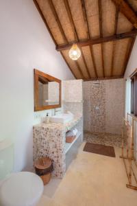 Ένα μπάνιο στο Villa Limasan Uluwatu