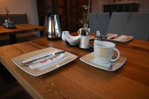 Coffee and tea making facilities at Gästehaus Pürstl-Kocher