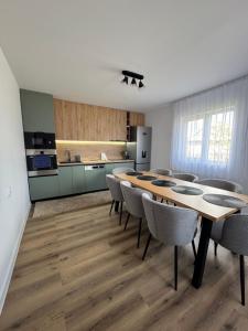 a kitchen and dining room with a table and chairs at Ela’s retreat in Dealu Mare