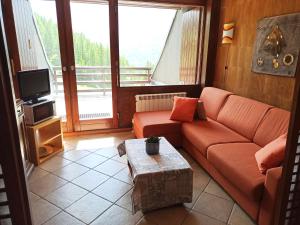 Televízia a/alebo spoločenská miestnosť v ubytovaní Larix Cervinia apartment Vda Vacanze in Vetta - CIR 0322